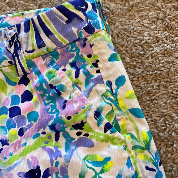 Lilly Pulitzer printed shorts - Picture 3 of 6
